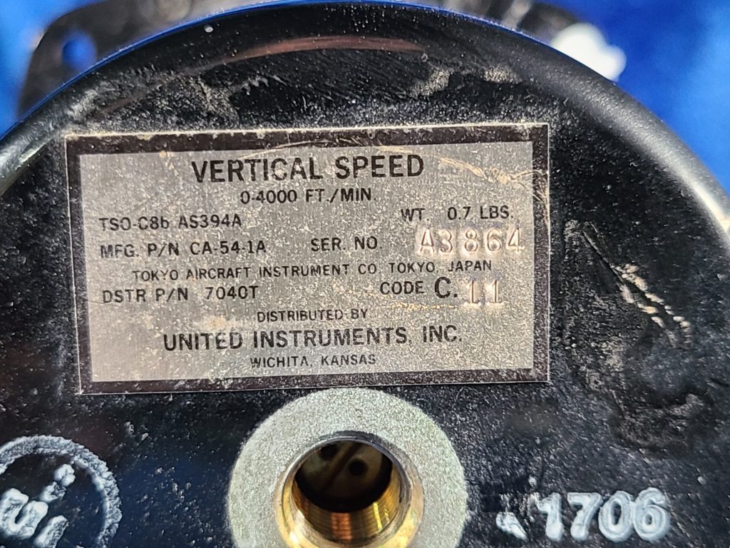 VERTICAL SPEED INDICATOR SN- A3864 (UNITED)