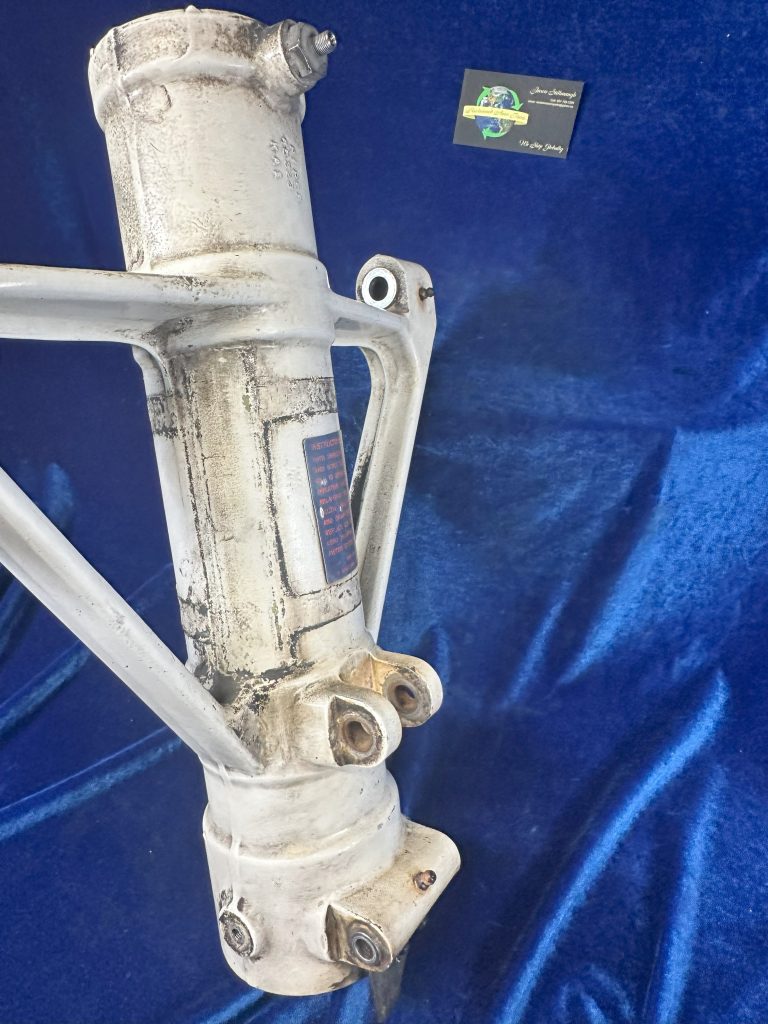 HOUSING - MAIN GEAR LH TRUNION