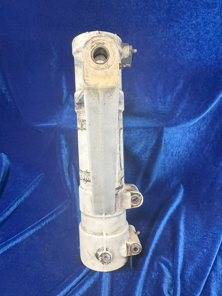HOUSING - MAIN GEAR LH TRUNION