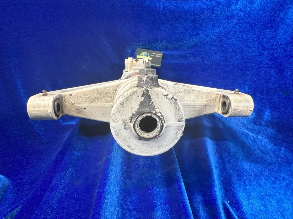HOUSING - MAIN GEAR LH TRUNION