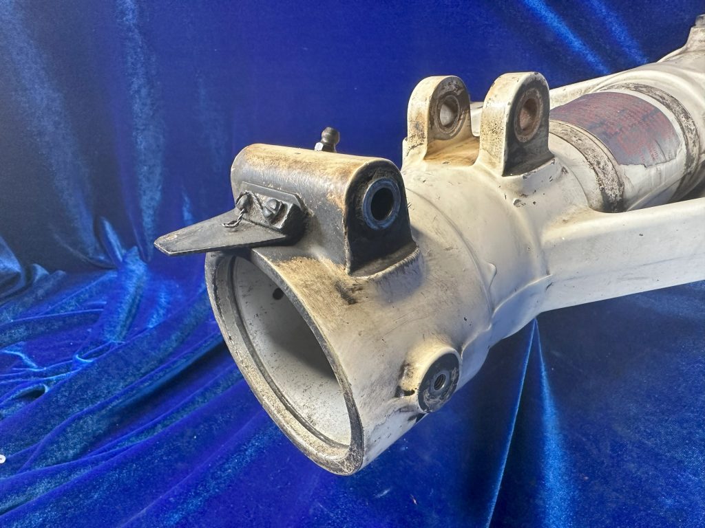 HOUSING - MAIN GEAR LH TRUNION