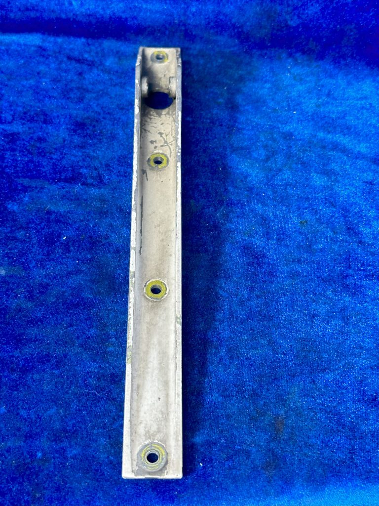 BRACKET ASSY - MAIN GEAR DOOR INBRD BRACKET ASSY - MAIN GEAR DOOR INBRD