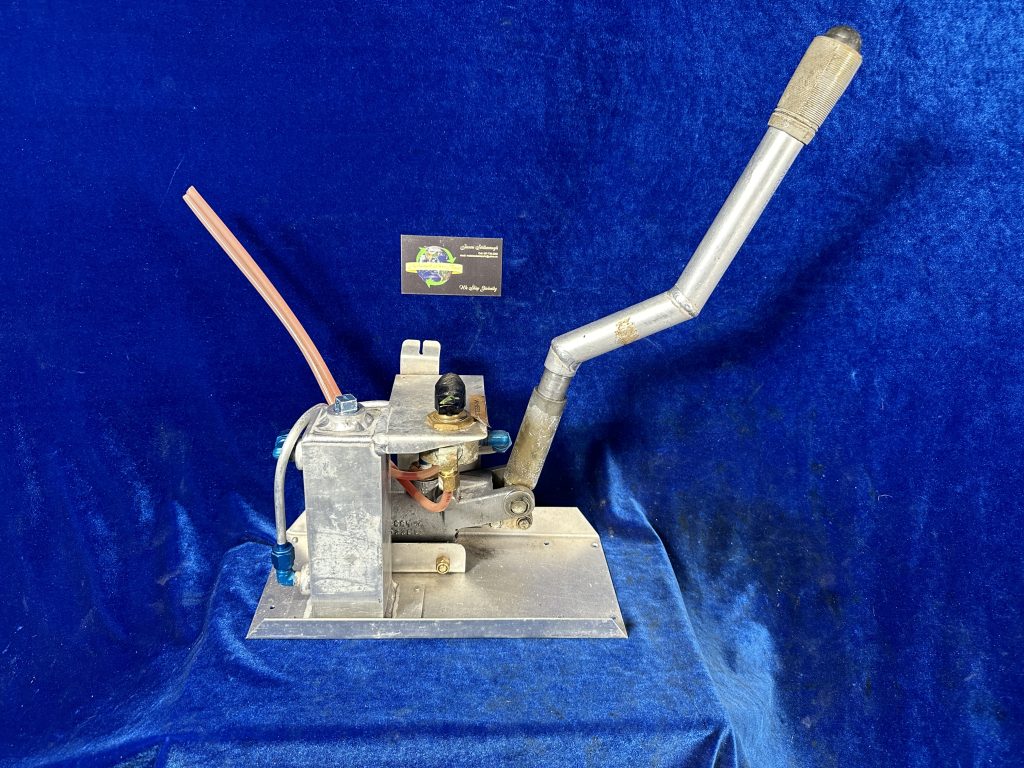 HYDRAULIC HAND PUMP RESERVOIR - ZENAIR AMPH FLOATS