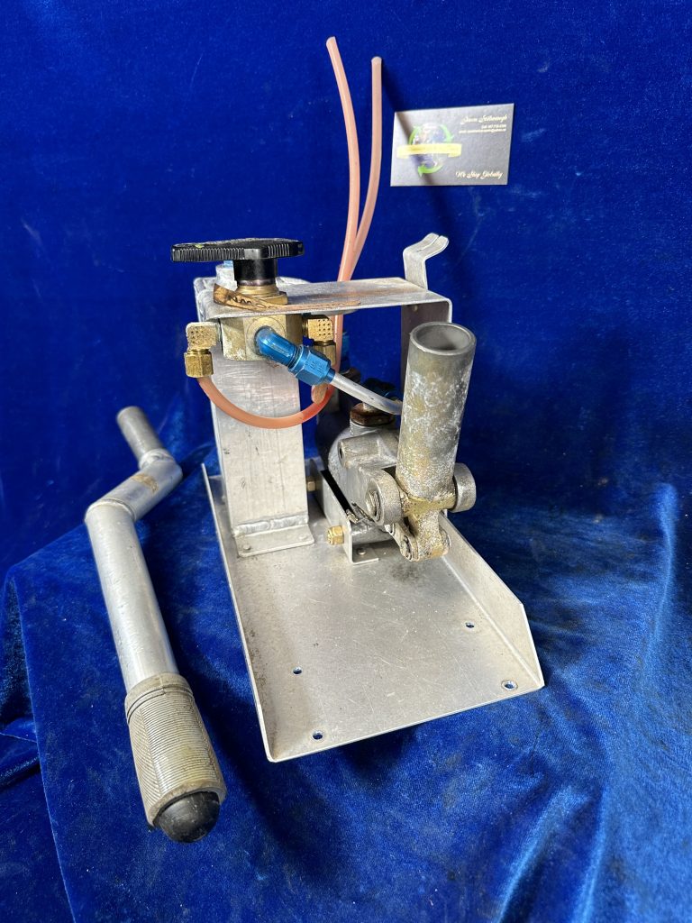 HYDRAULIC HAND PUMP RESERVOIR - ZENAIR AMPH FLOATS