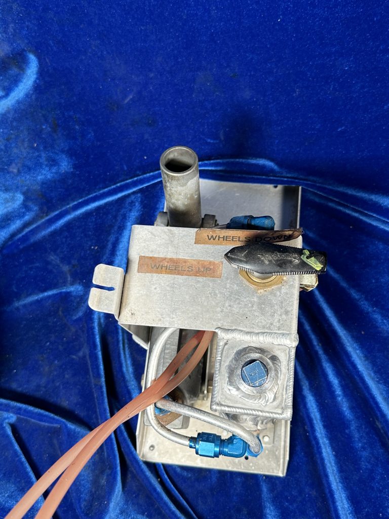 HYDRAULIC HAND PUMP RESERVOIR - ZENAIR AMPH FLOATS