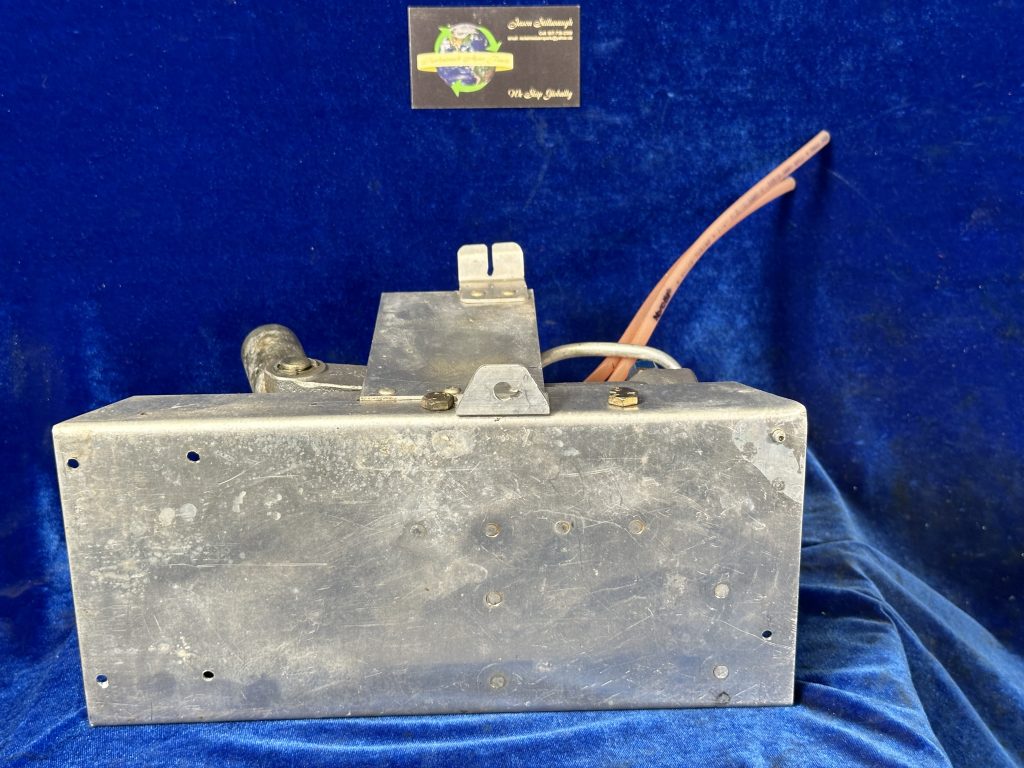 HYDRAULIC HAND PUMP RESERVOIR - ZENAIR AMPH FLOATS