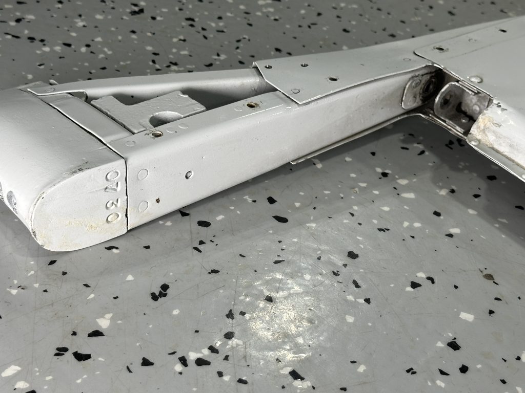 RH ELEVATOR ASSY WITH TRIM TAB (DAMAGED) RH ELEVATOR ASSY WITH TRIM TAB (DAMAGED)