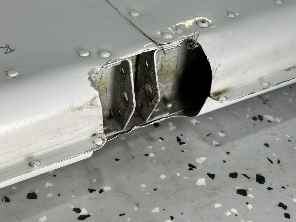 RH ELEVATOR ASSY WITH TRIM TAB (DAMAGED) RH ELEVATOR ASSY WITH TRIM TAB (DAMAGED)