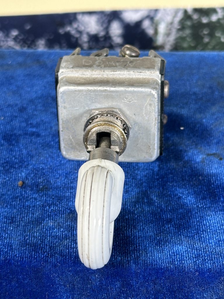 GEAR SWITCH WITH KNOB