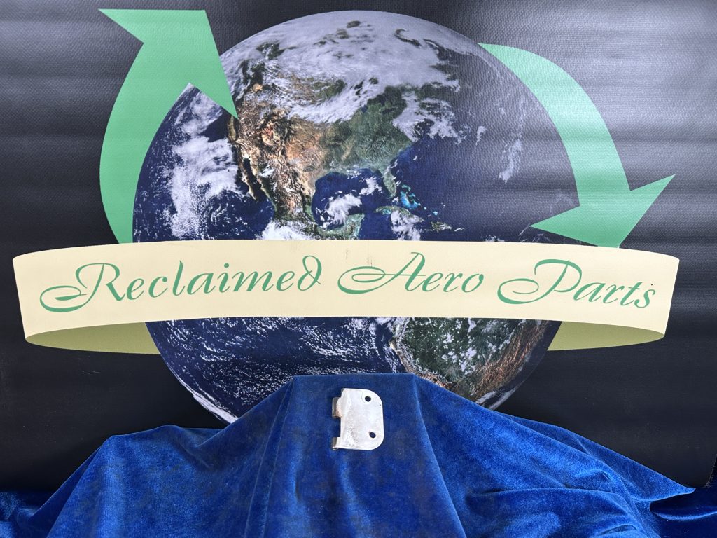 HINGE HALF - RH UPPER FWD AIRFRAME HINGE HALF - RH UPPER FWD AIRFRAME