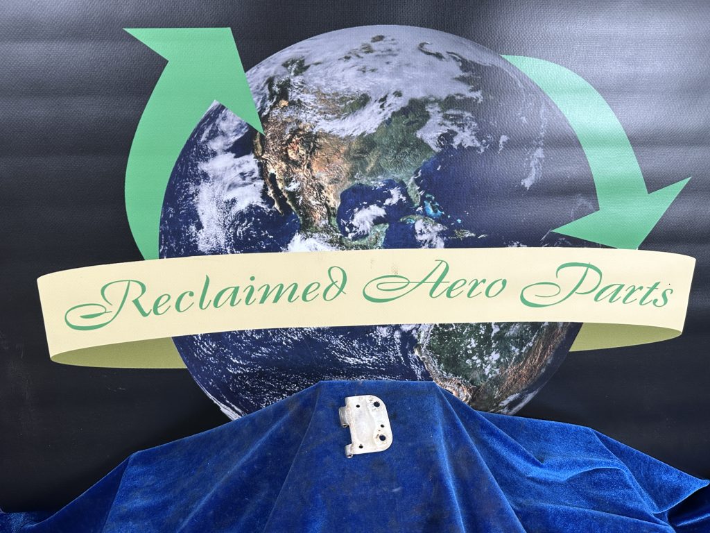 HINGE HALF - LH LOWER FWD AIRFRAME HINGE HALF - LH LOWER FWD AIRFRAME