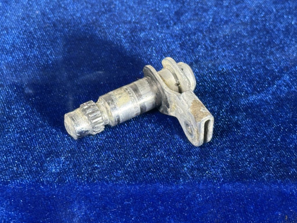 SHAFT - DOOR HANDLE LH