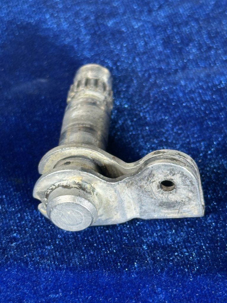 SHAFT - DOOR HANDLE LH