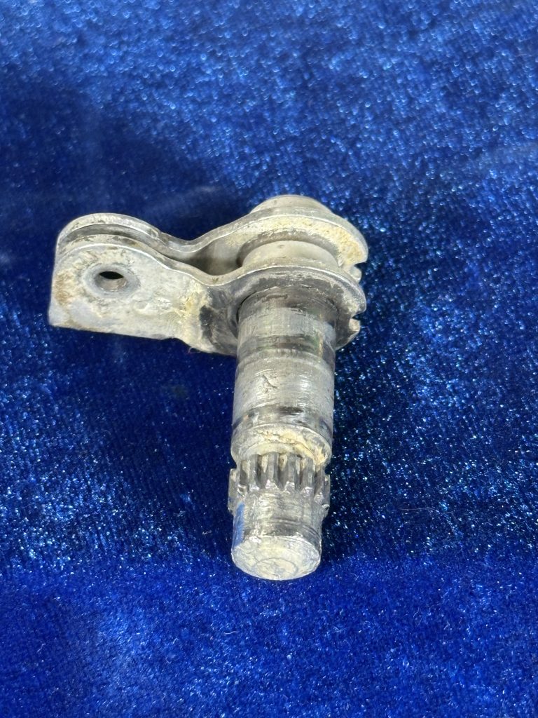 SHAFT - DOOR HANDLE LH