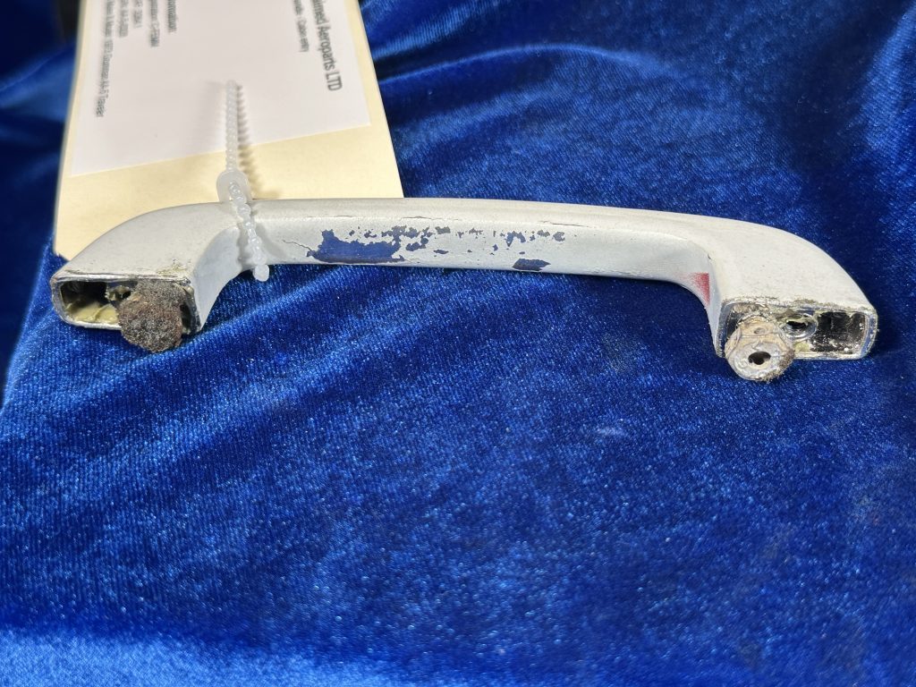 ASSIST HANDLE - CABIN ENTRY