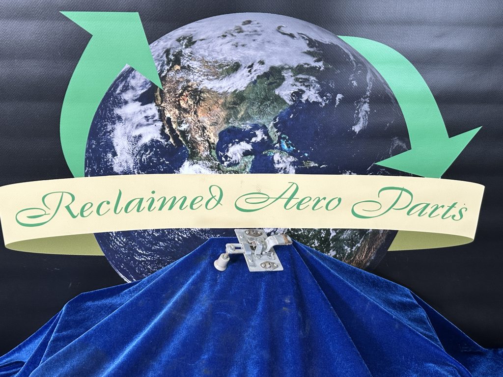 LATCH ASSY - THUMB DOOR LOCK - RH DOOR