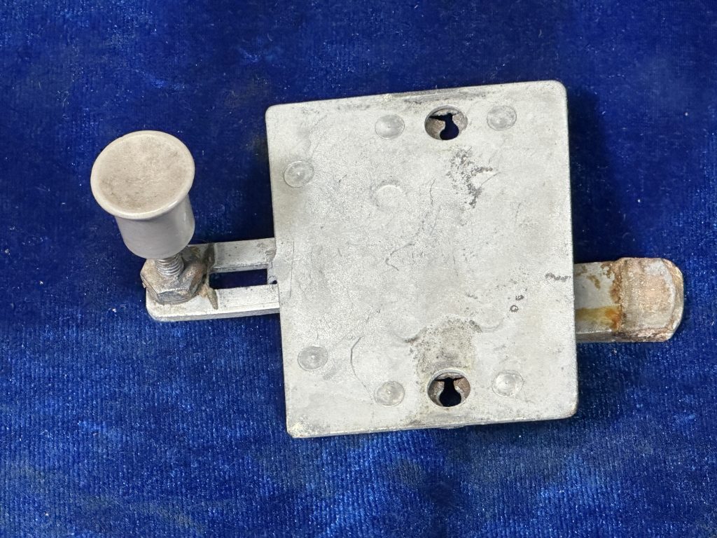 LATCH ASSY - THUMB DOOR LOCK - RH DOOR