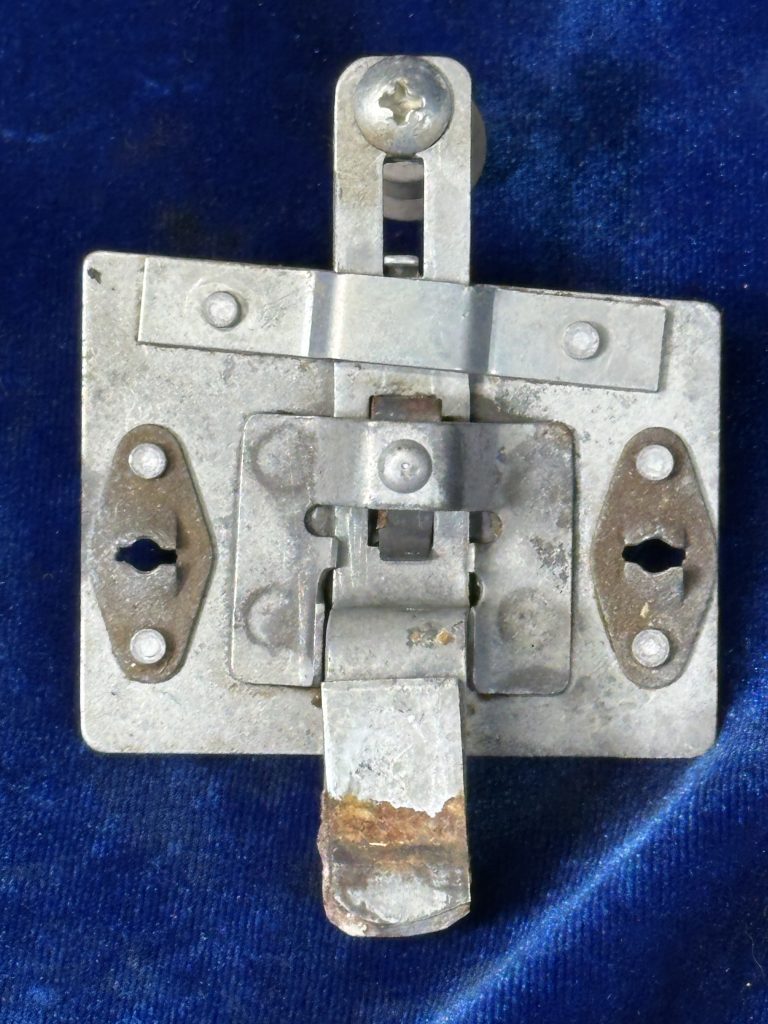 LATCH ASSY - THUMB DOOR LOCK - RH DOOR