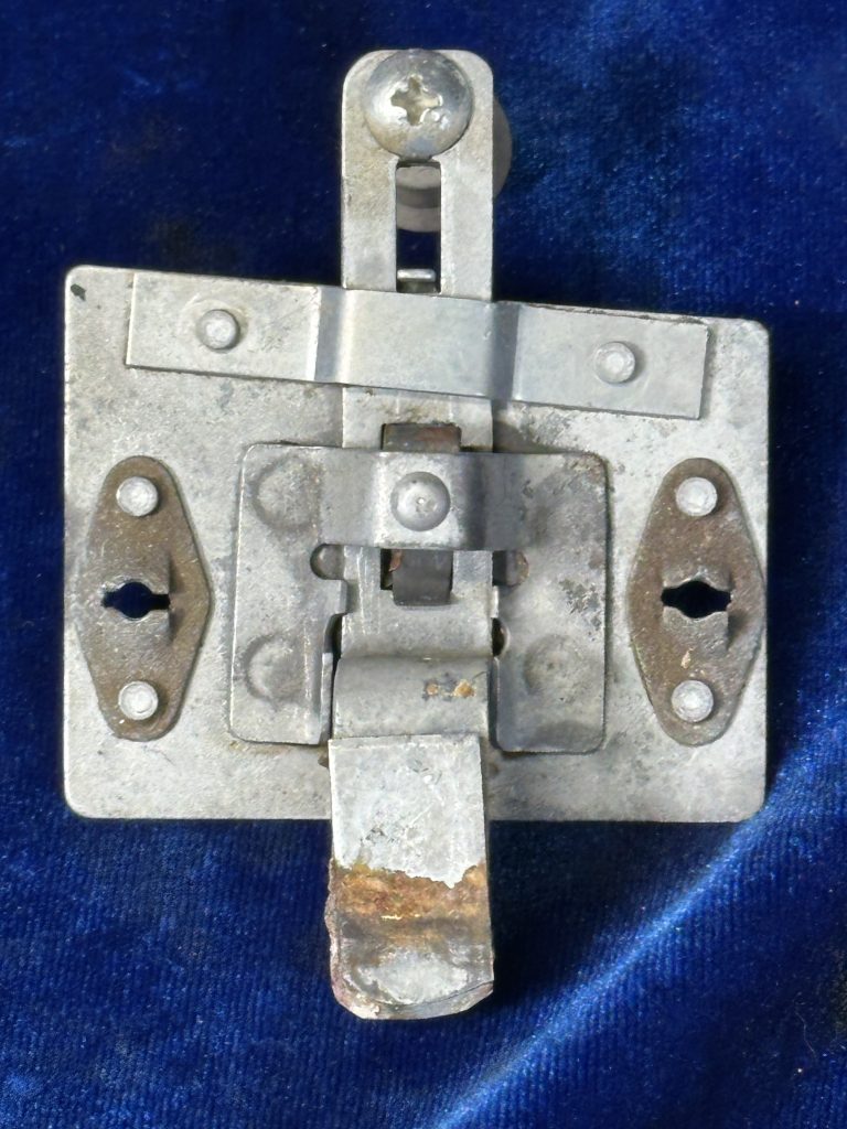 LATCH ASSY - THUMB DOOR LOCK - RH DOOR