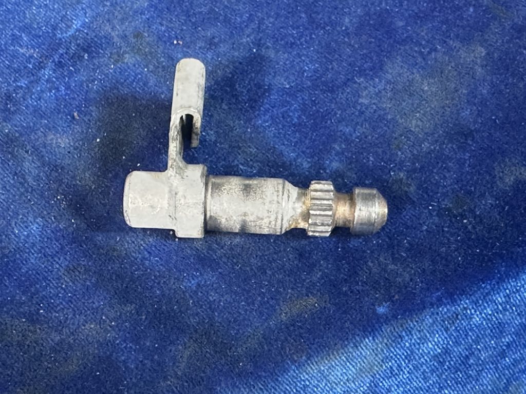 SHAFT - LH DOOR HANDLE