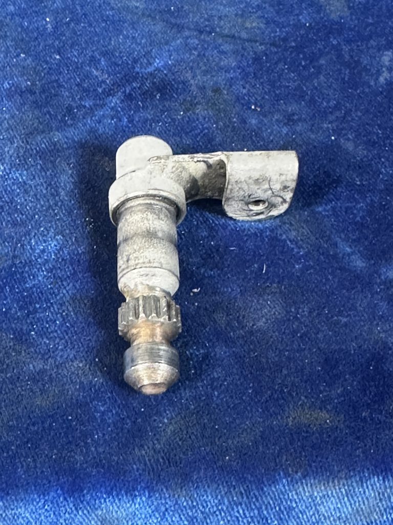 SHAFT - LH DOOR HANDLE