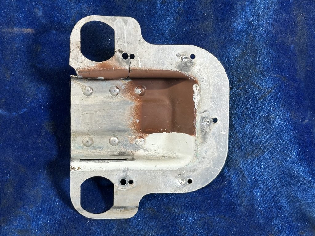 PAN - DOOR LATCH LH + PHENOLIC SPACER