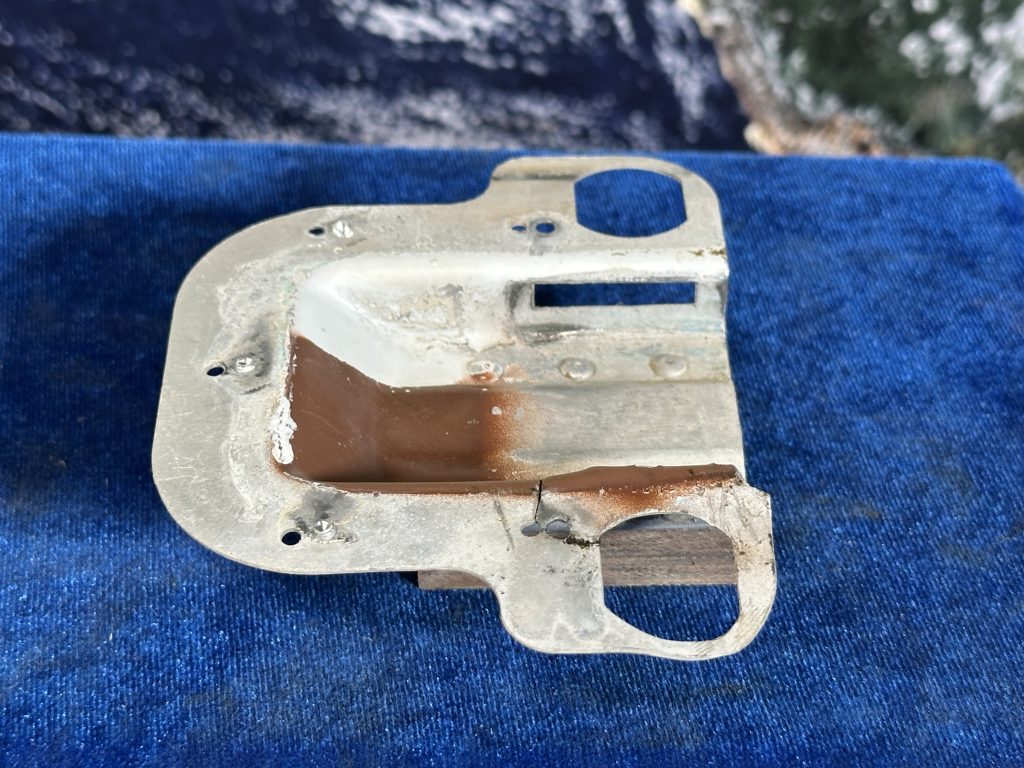 PAN - DOOR LATCH LH + PHENOLIC SPACER