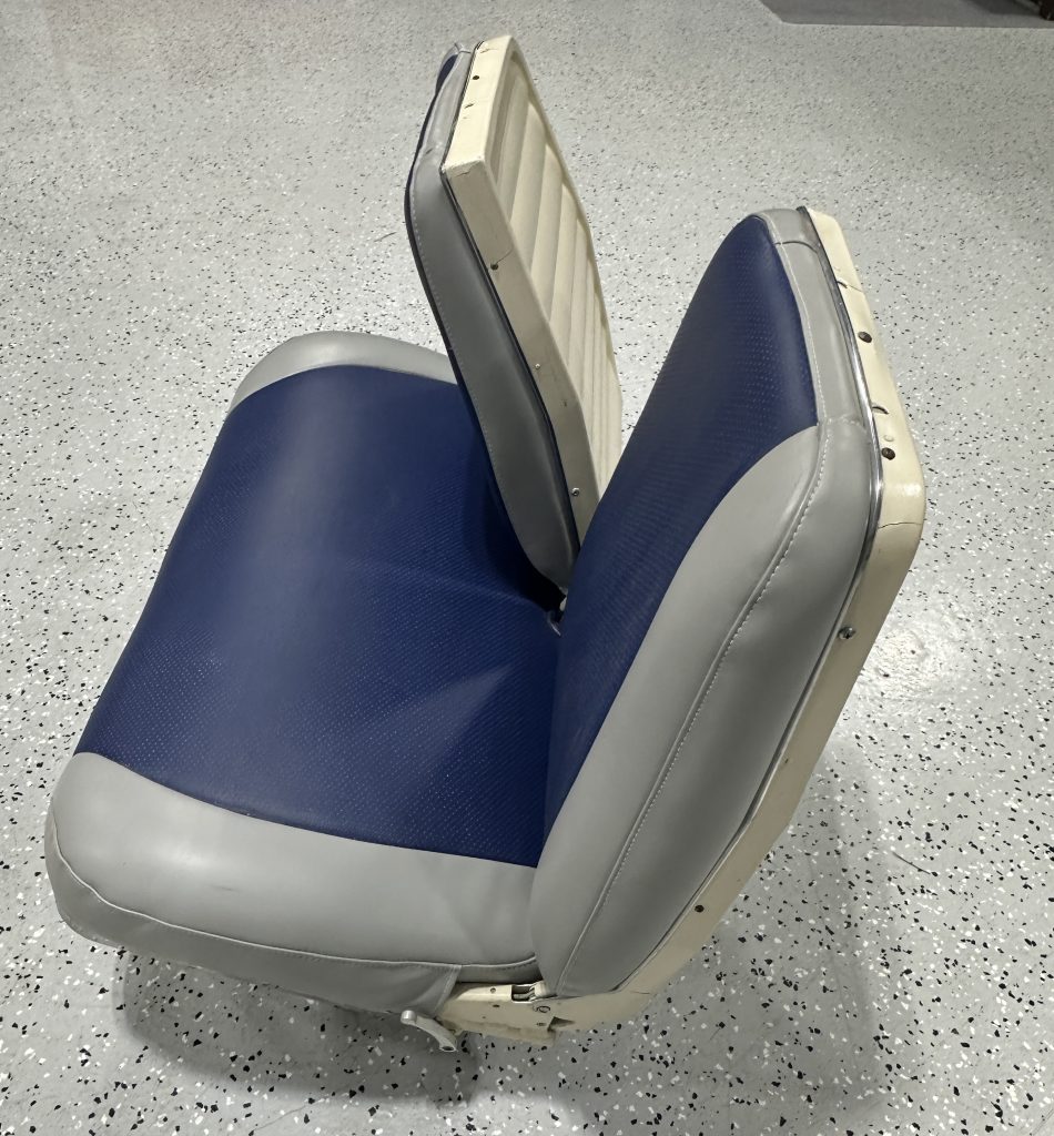 BENCH SEAT REAR - SPLIT BACK BENCH SEAT REAR - SPLIT BACK