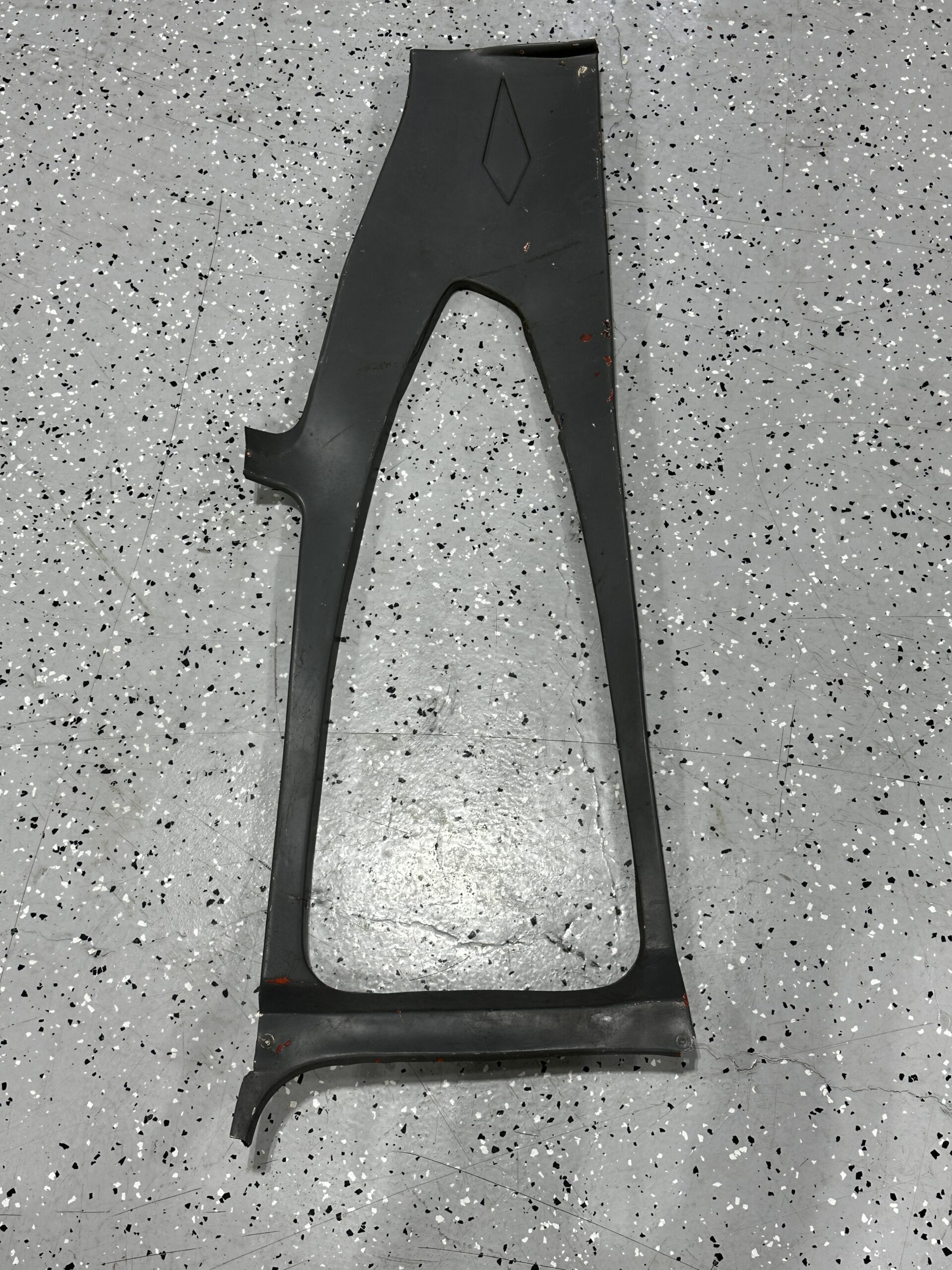 COVER - SIDE WINDOW FRAME RH