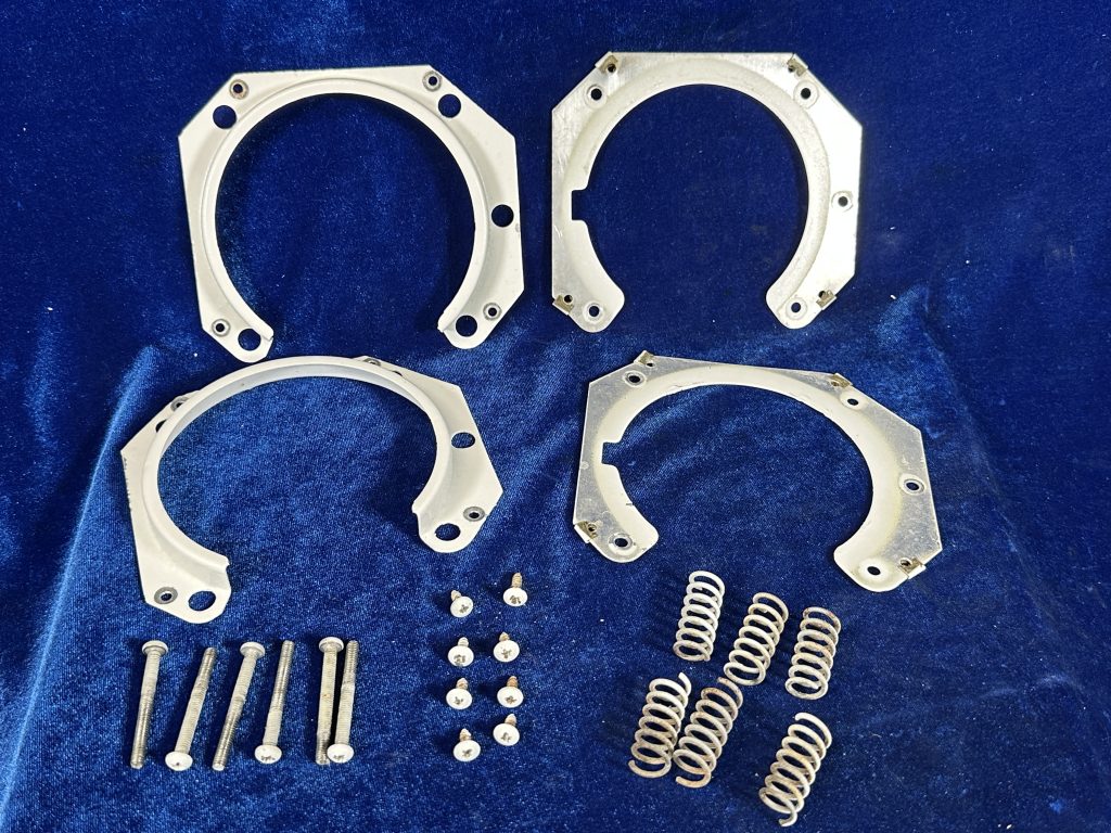 BRACKET ASSY - LANDING LIGHTS - WING (QTY 2)