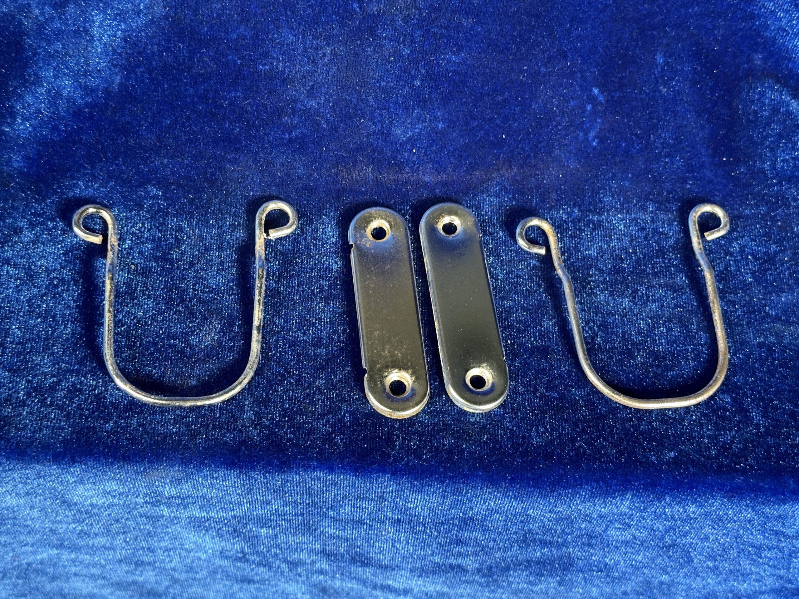 CLIP - SHOULDER HARNESS STORAGE (SET OF 2)