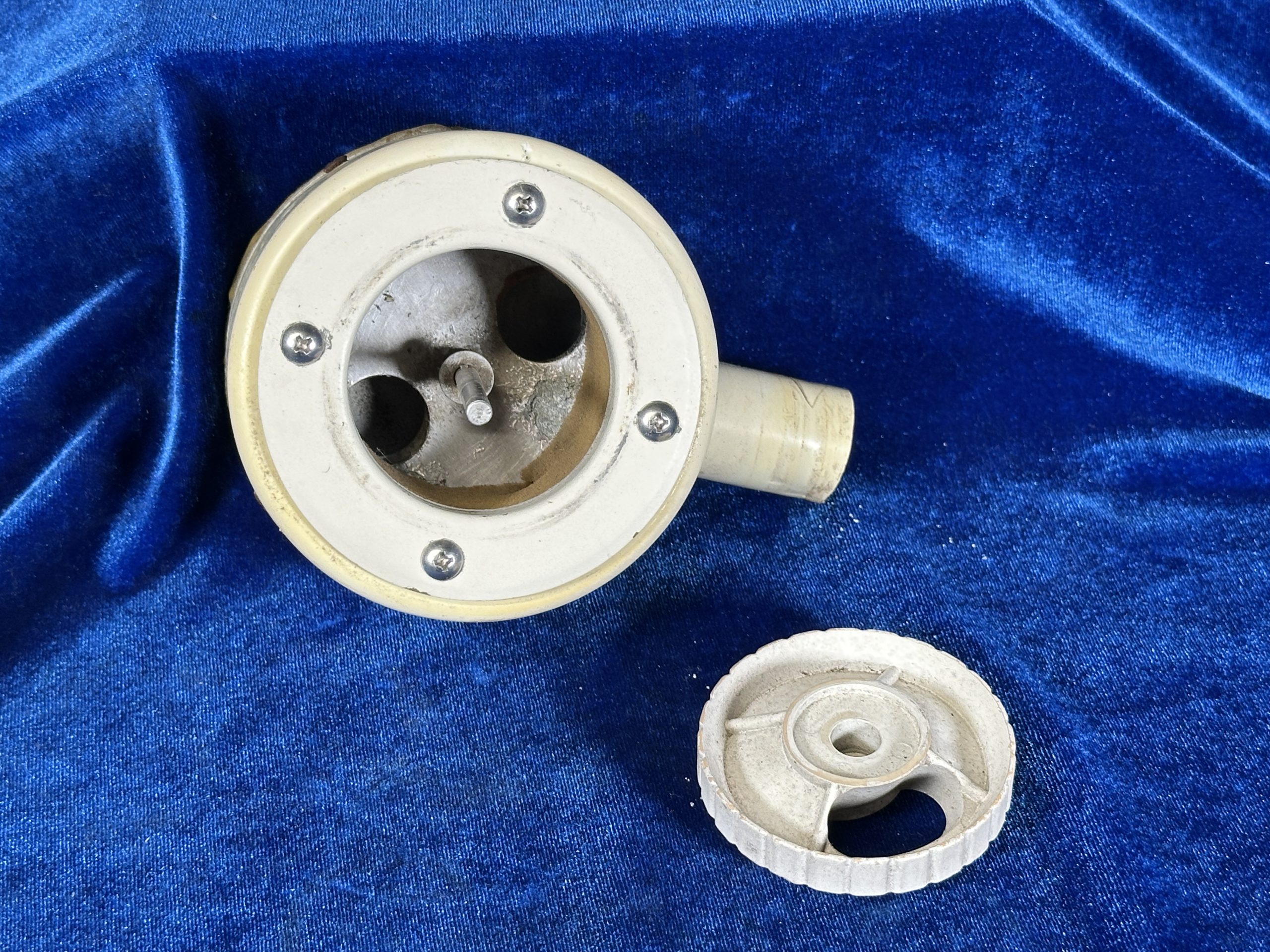 SILENCER ASSY - FRESH AIR VENT (KNOB MISSING)