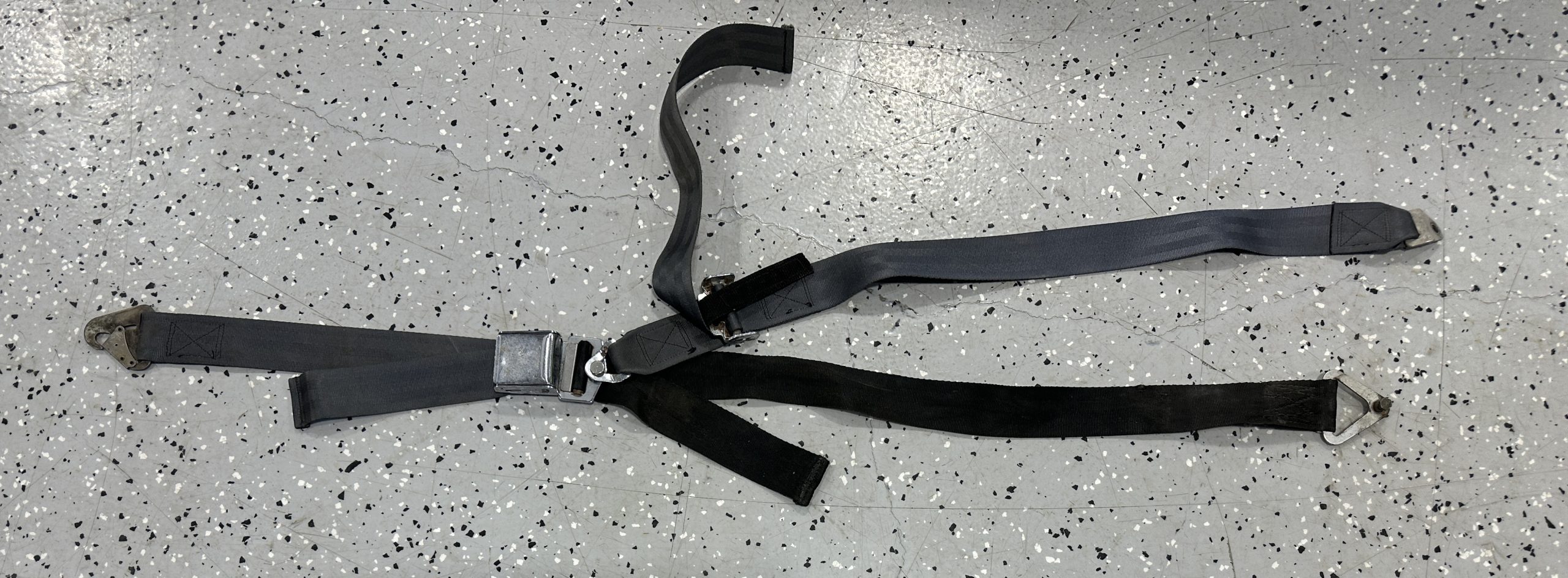 CO-PILOT OR PILOT LAP BELT + SHOULDER HARNESS