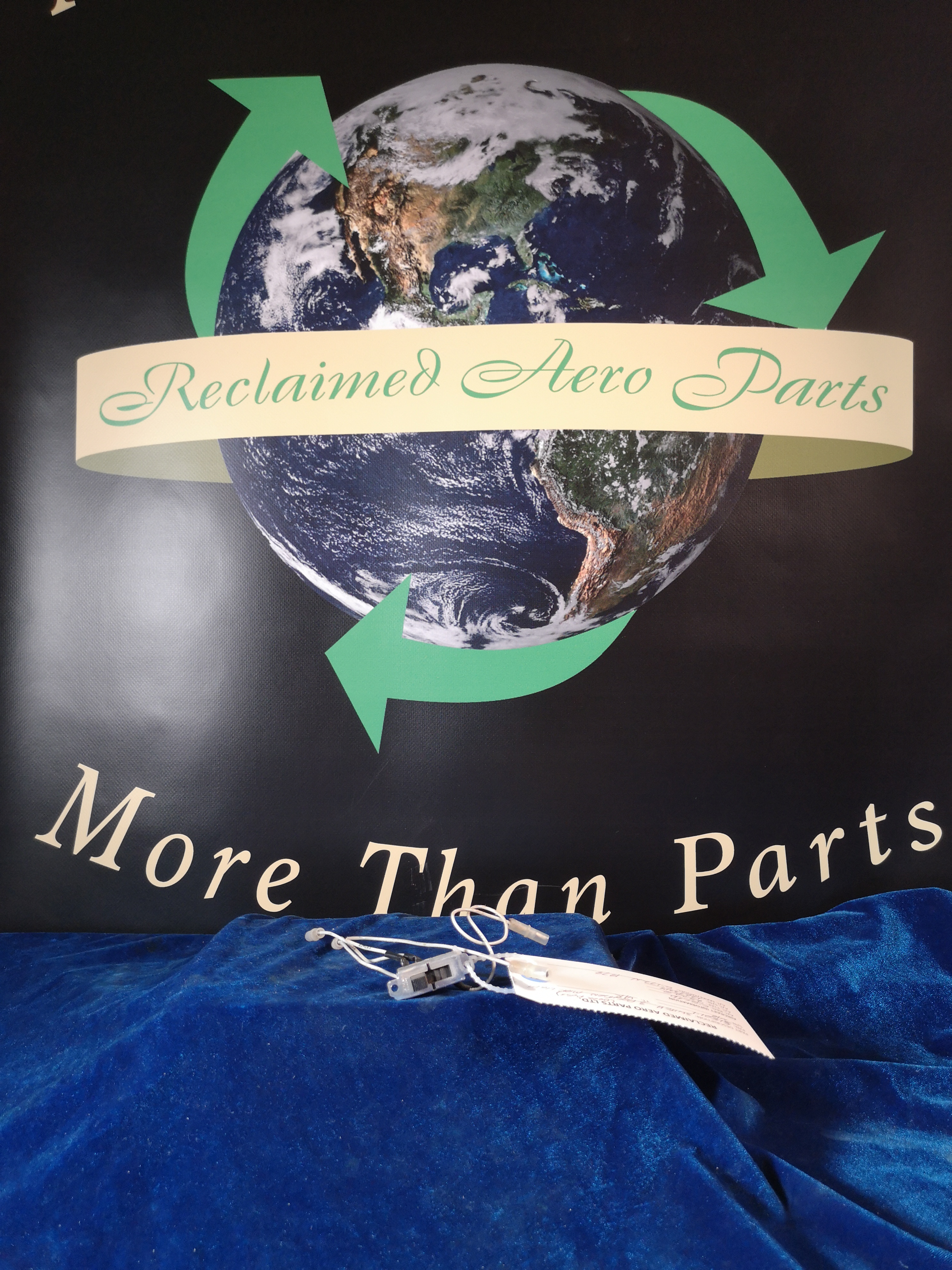 SWITCH 3 POSITION MAP LIGHT (DOOR POST)