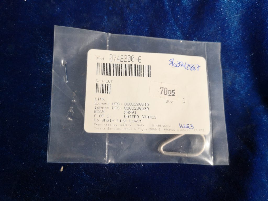 TAIL WHEEL CONNECTOR CLIP