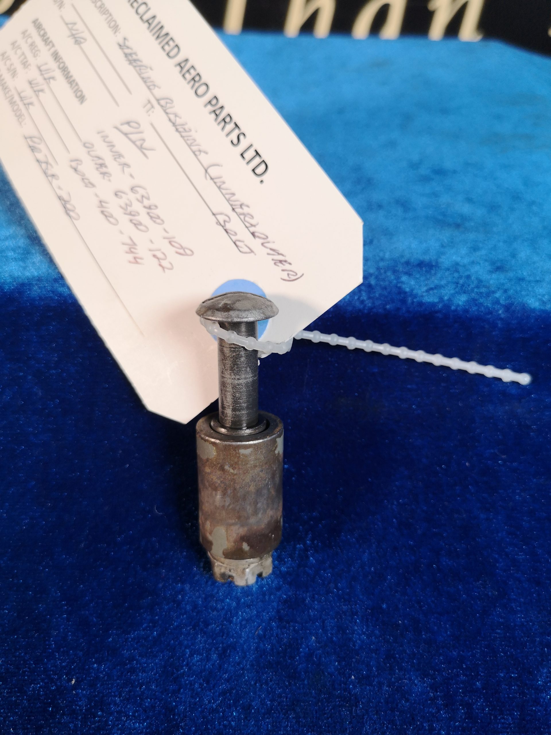 STEERING BUSHING (INNER & OUTER) BOLT (PA28R-200)