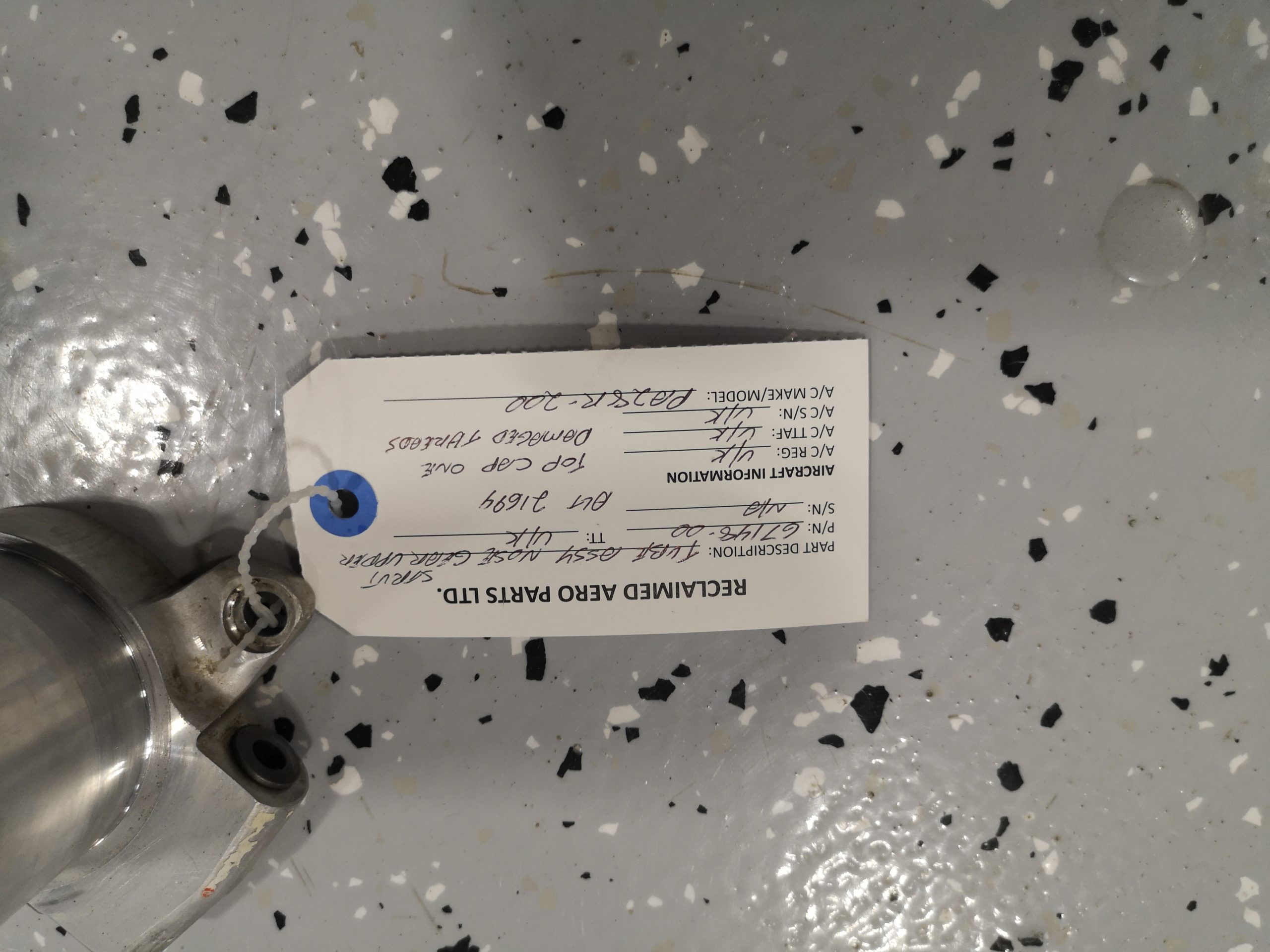 TUBE ASSY NOSE GEAR UPPER STRUT (ONE DAMAGED THREAD ON TOP CAP)