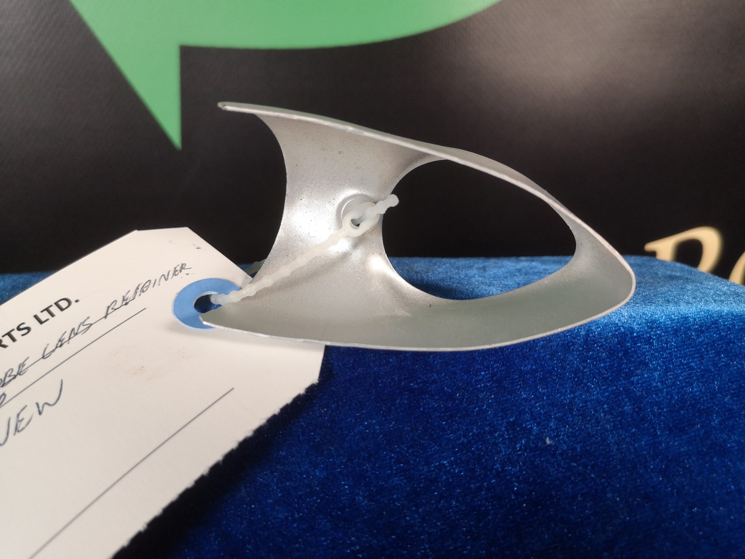 WING TIP, STROBE LENS RETAINER