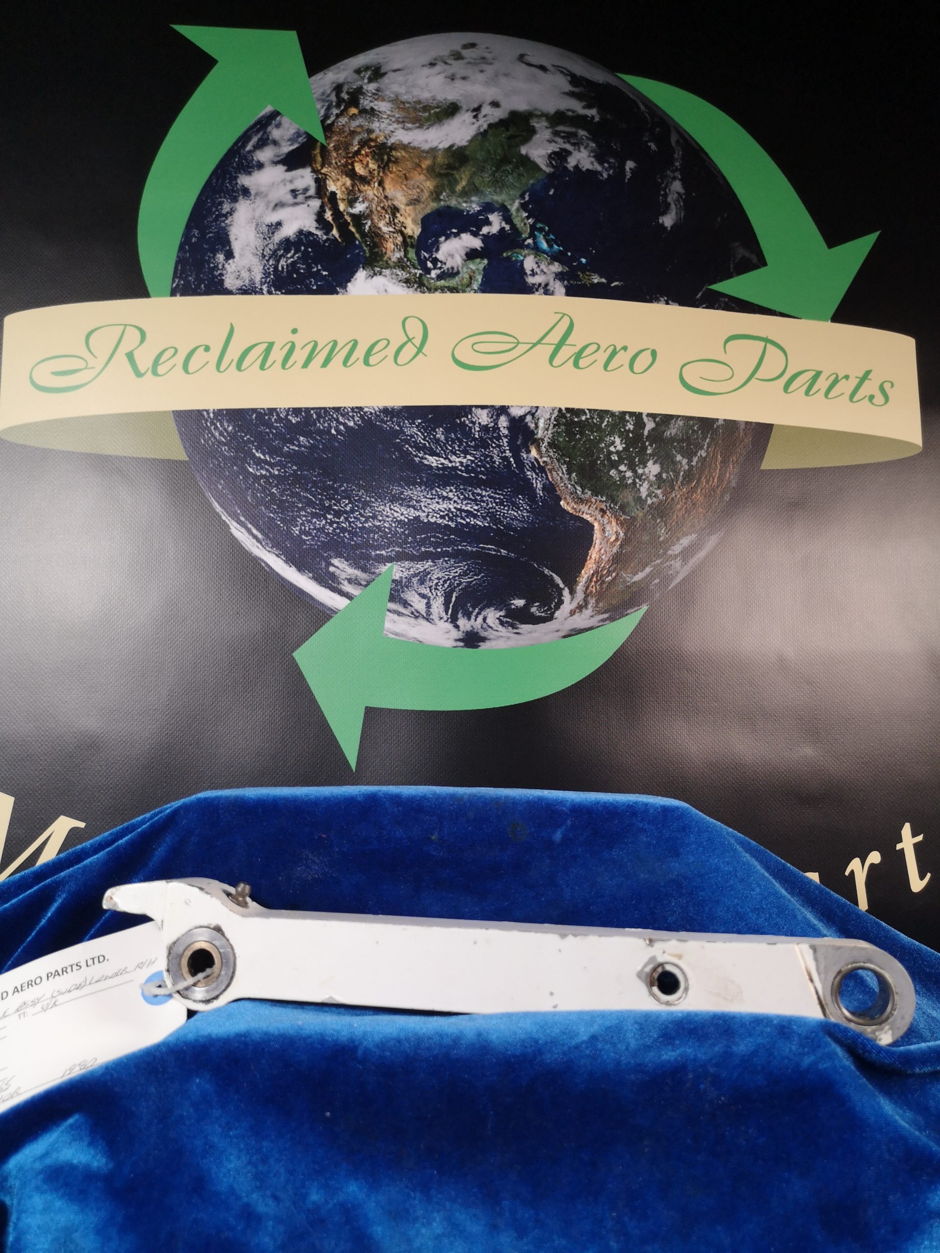 BRACE ASSY (SIDE) LOWER R/H