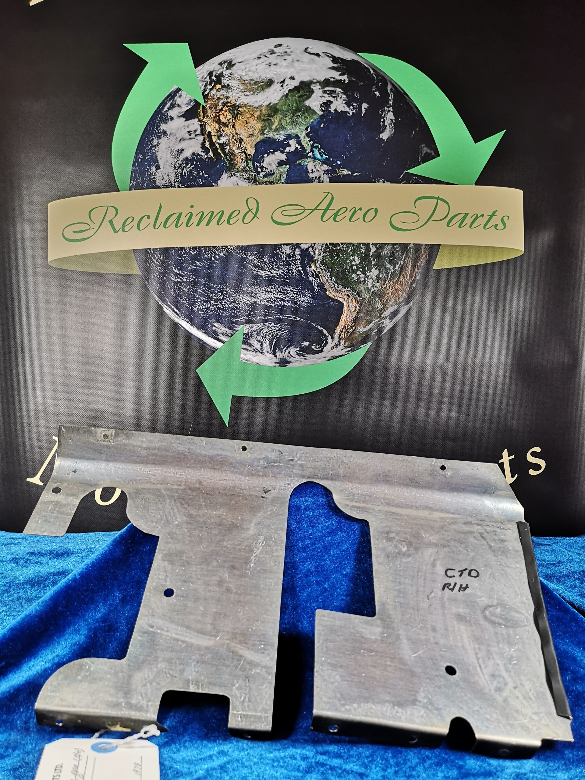 SHIELD - RUDDER BAR (R/H)
