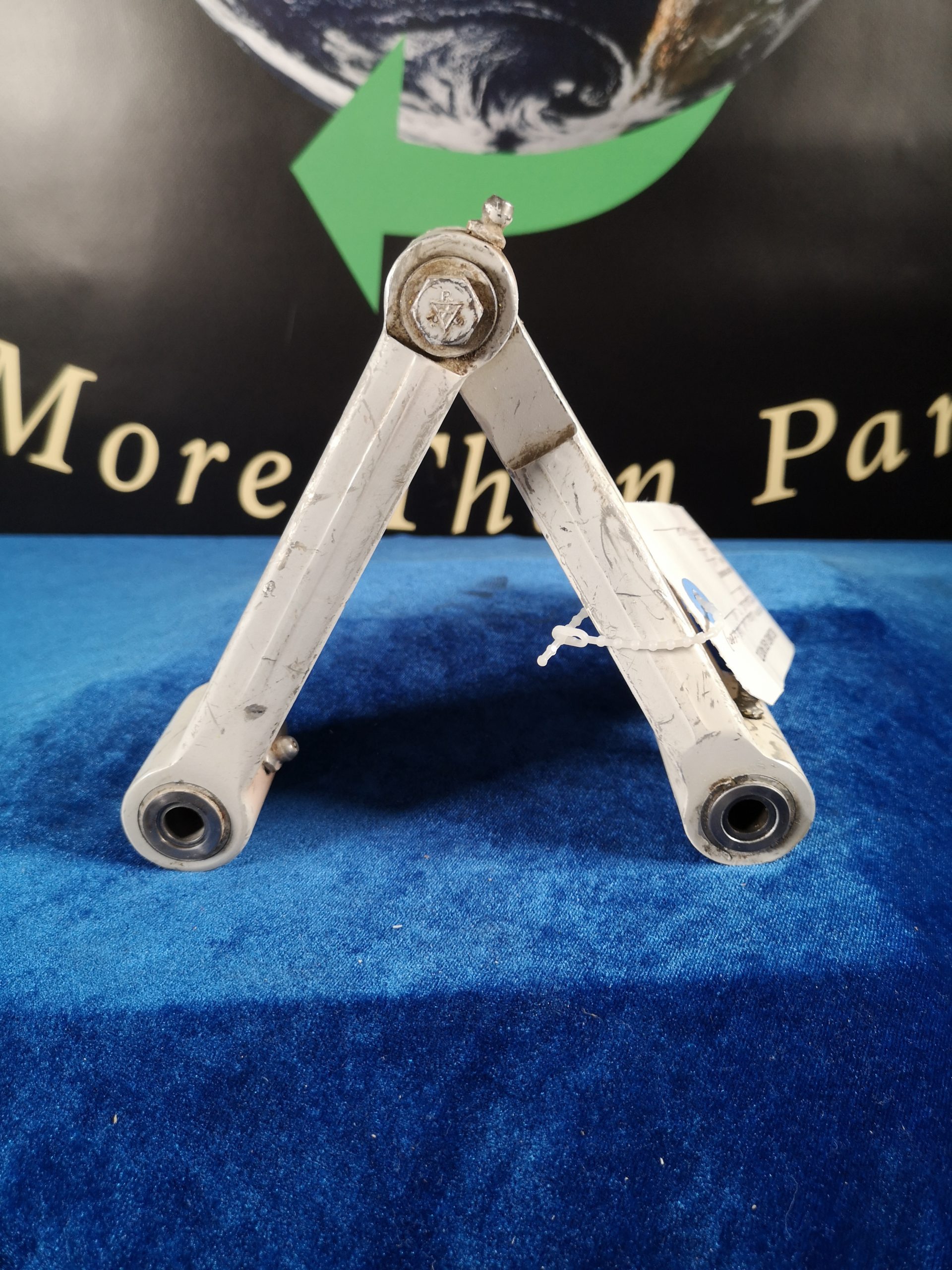 TORQUE LINK (NOSE GEAR)