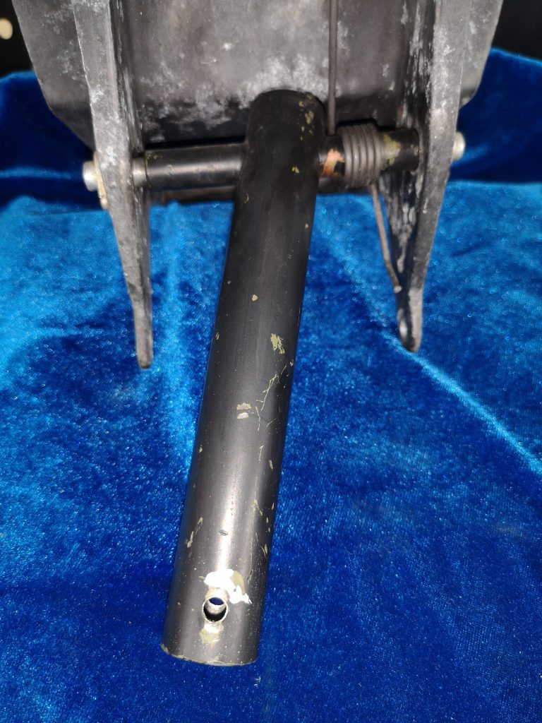 ARM, RUDDER PEDAL (CO-PILOT) L/H