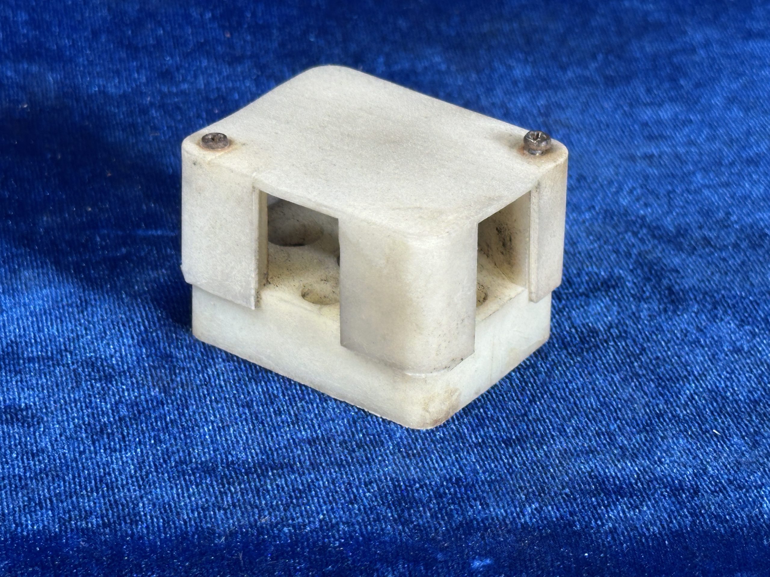 TERMINAL BOARD + COVER (ALTERNATOR)