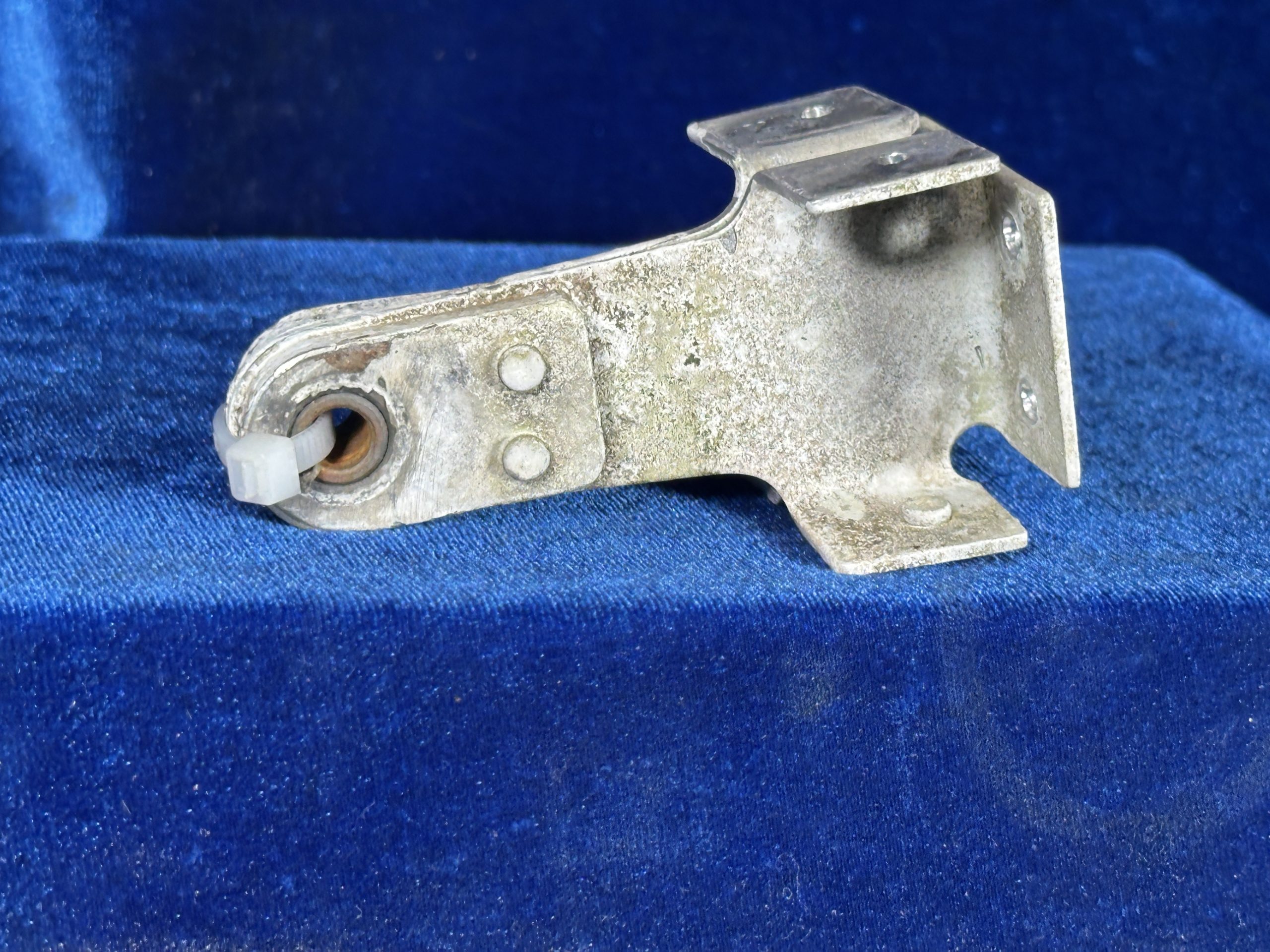 BRACKET - PULLEY - HORIZONTAL STAB