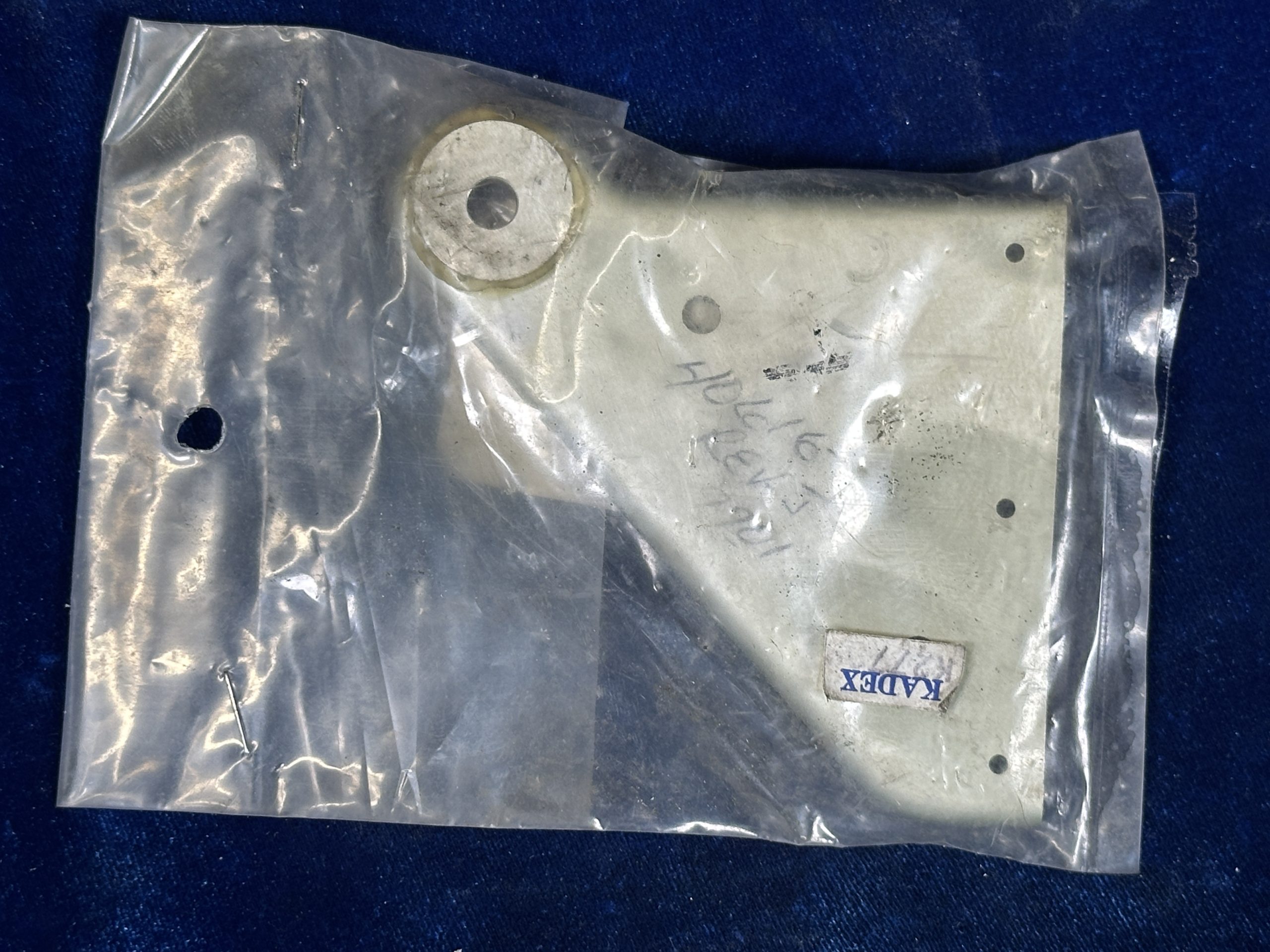 SUPPORT BRACKET - UP LOCK HOOK PA31-350