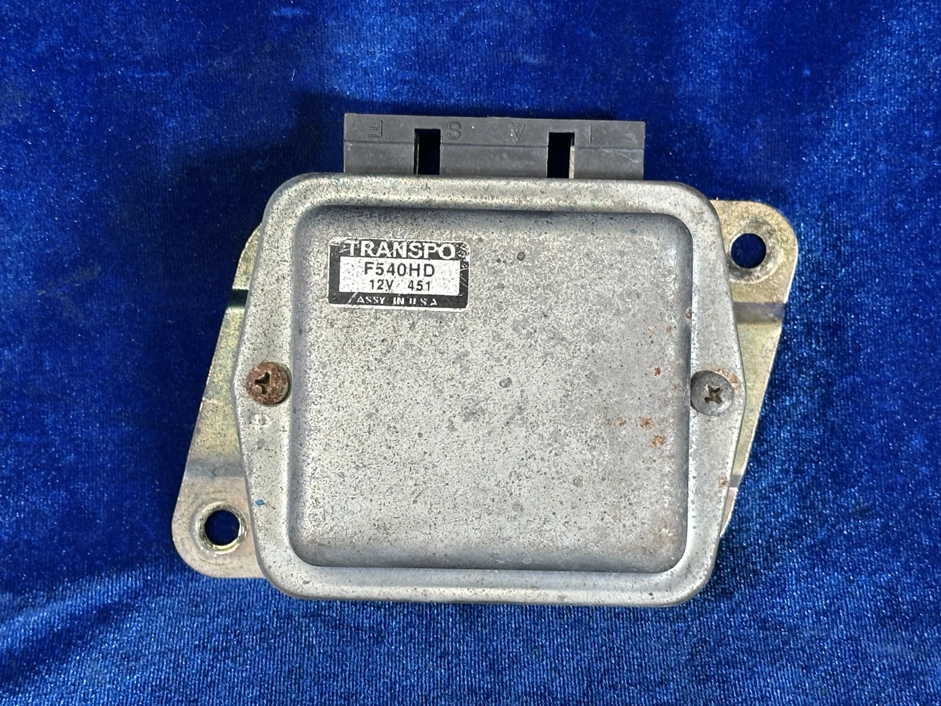 VOLTAGE REG 12v