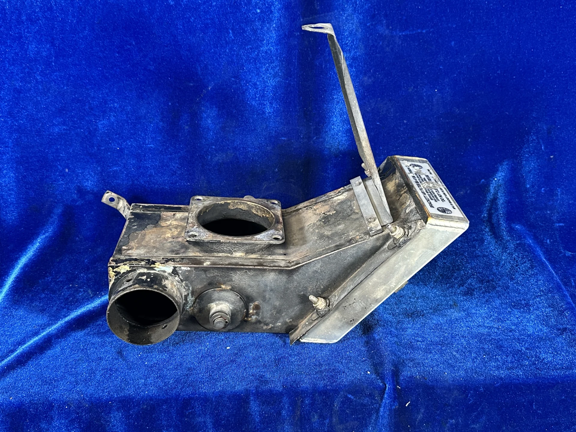 AIR BOX - CARBURETOR AIR INTAKE (DOOR BUSHING OK)