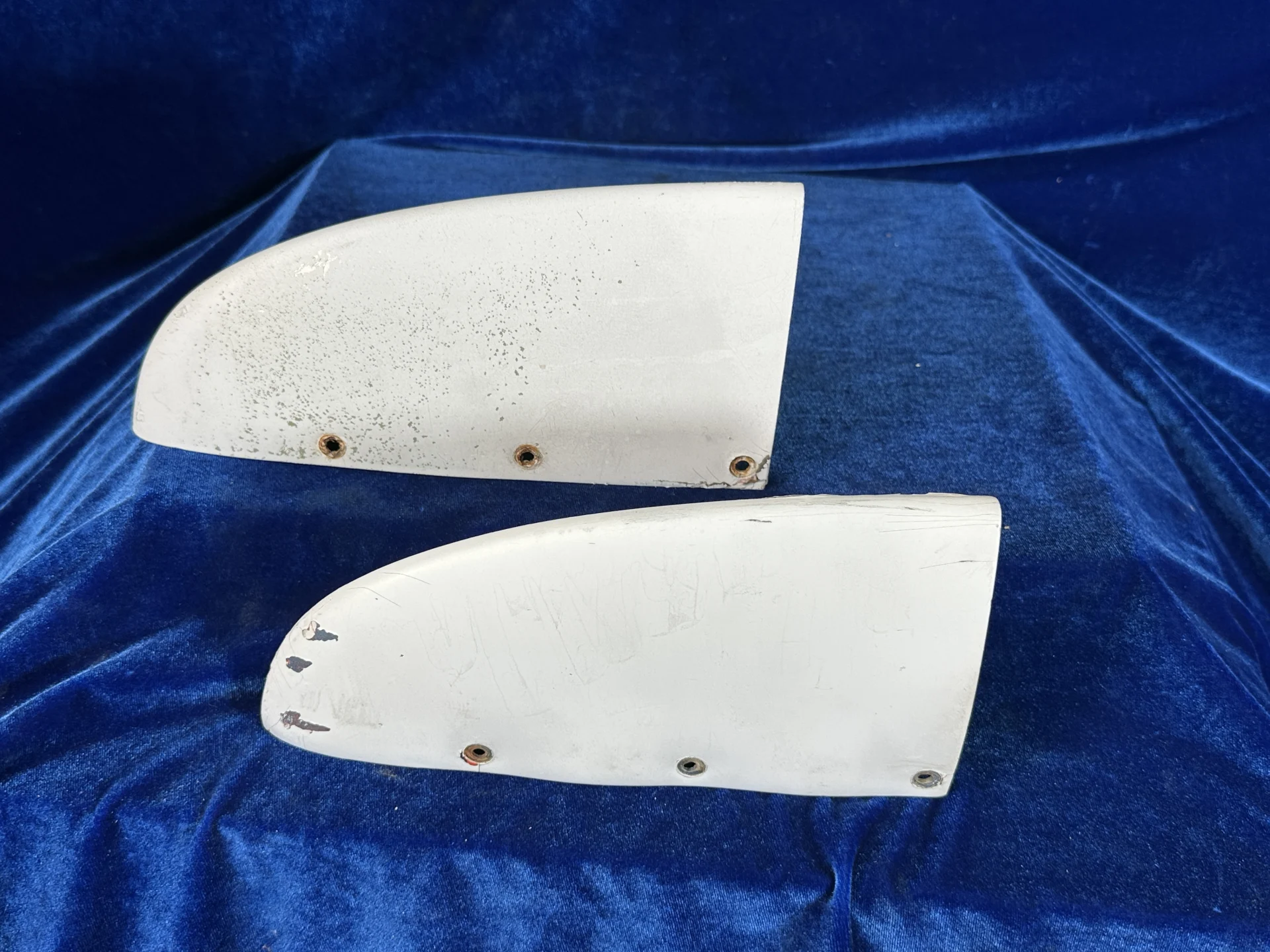 TIPS LH & RH HORIZONTAL STAB (1 COMPOSITE 1 PLASTIC) NO CRACKS