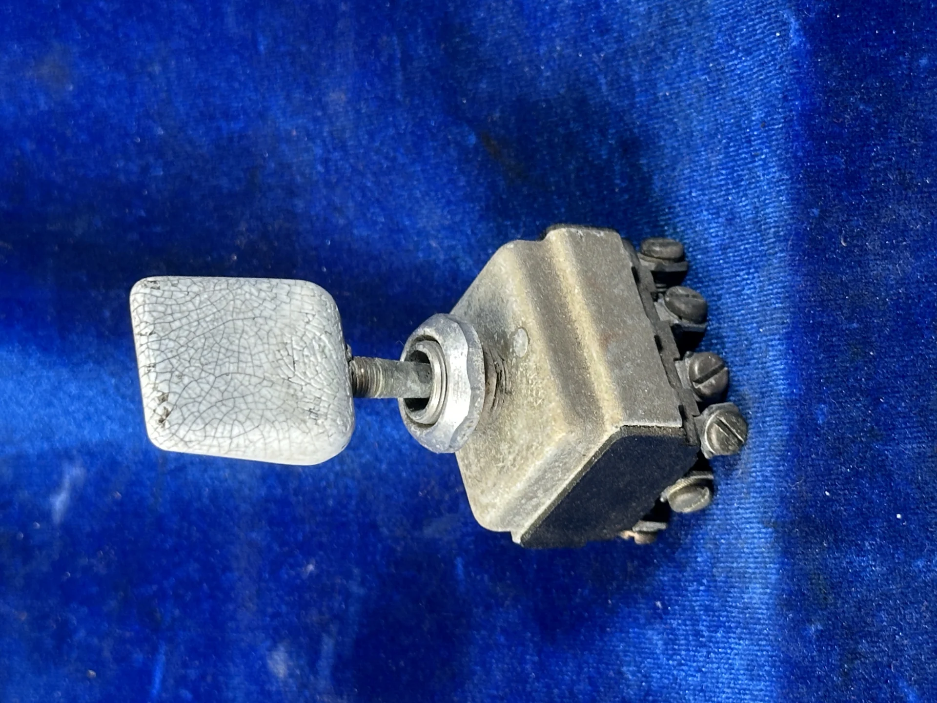 SWITCH - FLAP + KNOB