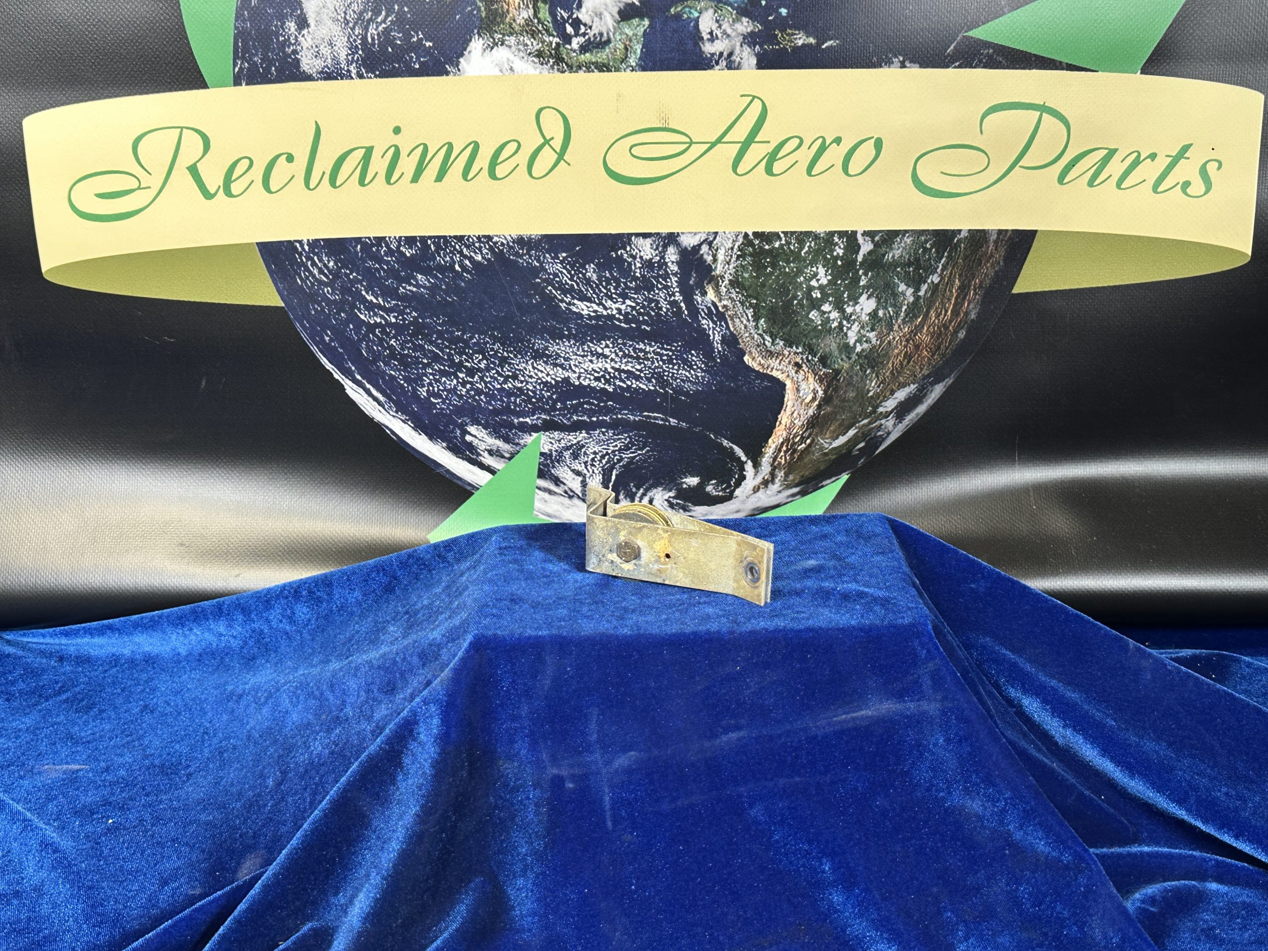 BRACKET UPPER & LOWER MOUNTING WITH PULLIES